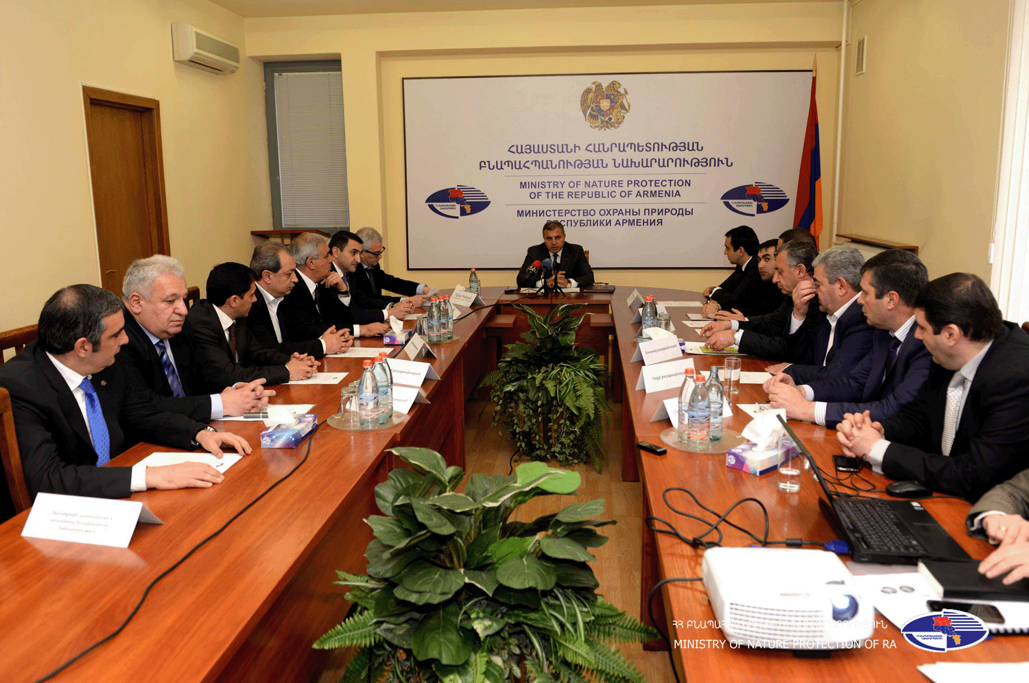 A discussion was held at the RA Ministry of Nature Protection with 10 representatives of city districts and of relevant departments which have joined “EU Covenant of Mayors” 